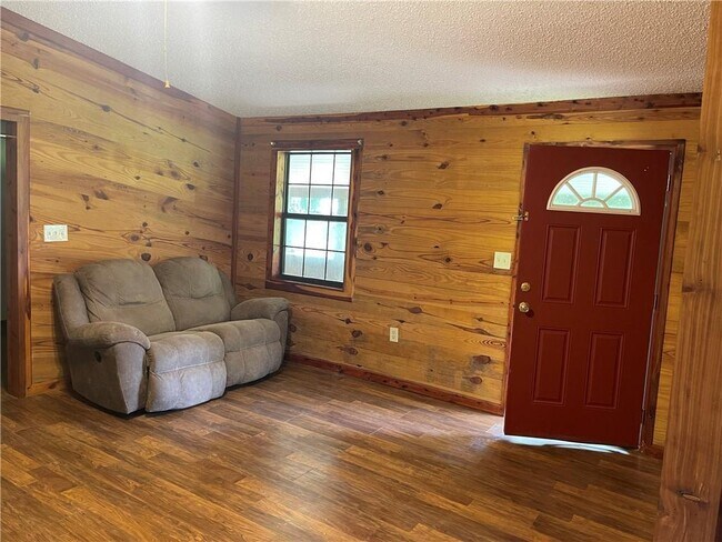 Building Photo - 325 White Oak Pl