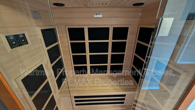 Building Photo - 2102 W Kiowa St