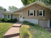 Building Photo - 3 bedroom Home in Rock Island