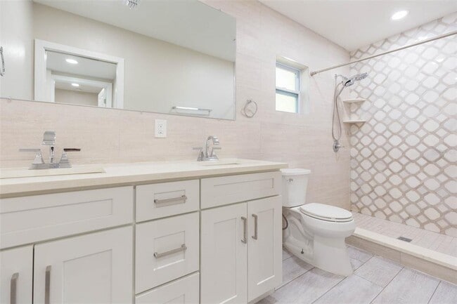 Building Photo - 4203 W Oklahoma Ave