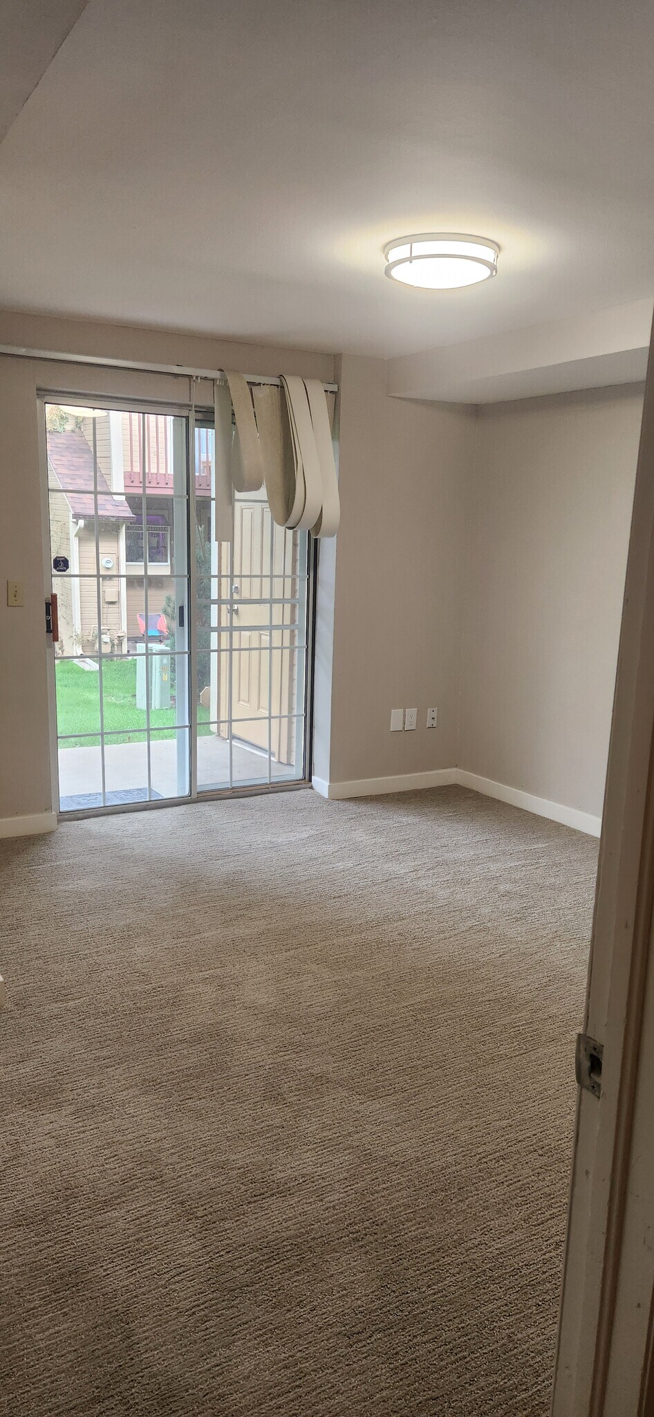 Basement Bed w/ walkout patio - 415 Pheasant Run