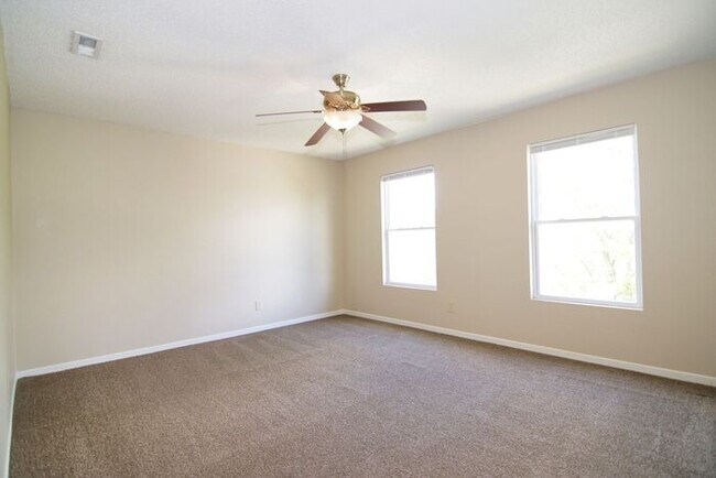 Building Photo - LOVELY 3 BEDROOM, 2.5 BATHROOM HOME IN DESIRABLE NOBLESVILLE!