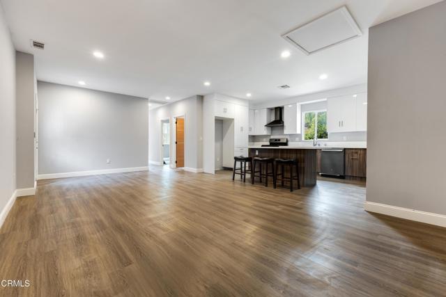 Building Photo - 1115 S Wilton Pl