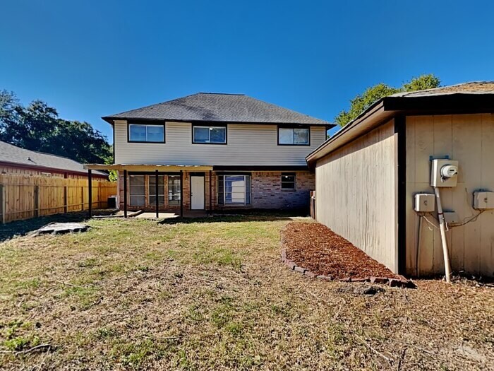 Building Photo - 6819 River Ml Dr