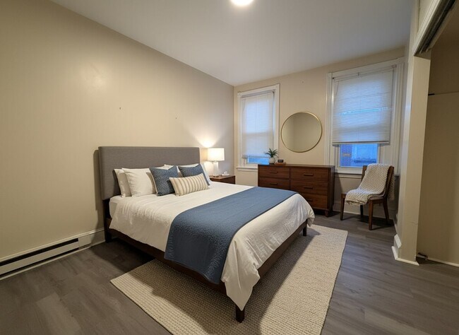 Building Photo - 4441 Richmond St