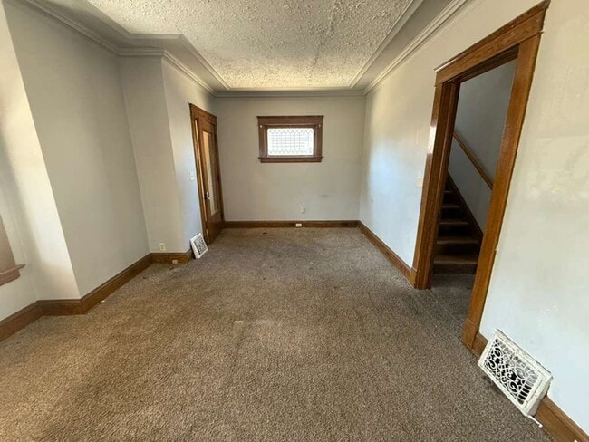 Building Photo - 4 BED 1 BATH SINGLE FAMILY HOME IN CLEVELAND!