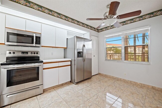 Building Photo - 13001 SW 11th Ct