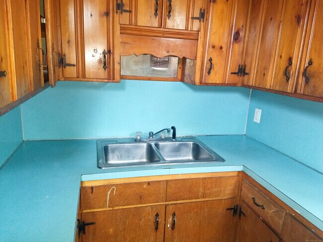 Building Photo - 83 Norton St