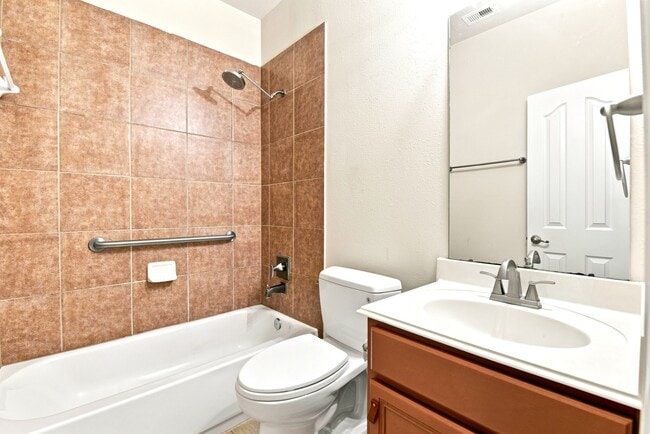 Building Photo - 24418 Lakecrest Bend Dr
