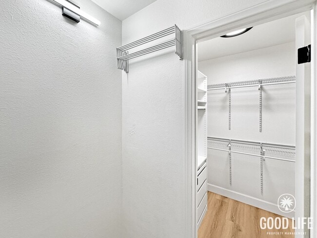 Building Photo - Stylish 2BR in Gated Community | Pool, Jacuzzi & Balcony