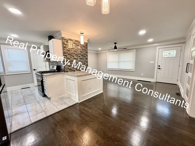 Building Photo - Beautifully Renovated 3-Bedroom, 2-Bath Ho...