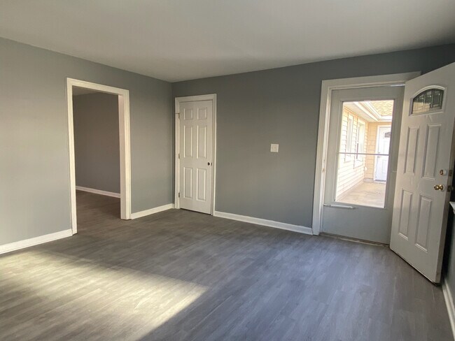 Building Photo - 306 Clifton Ave