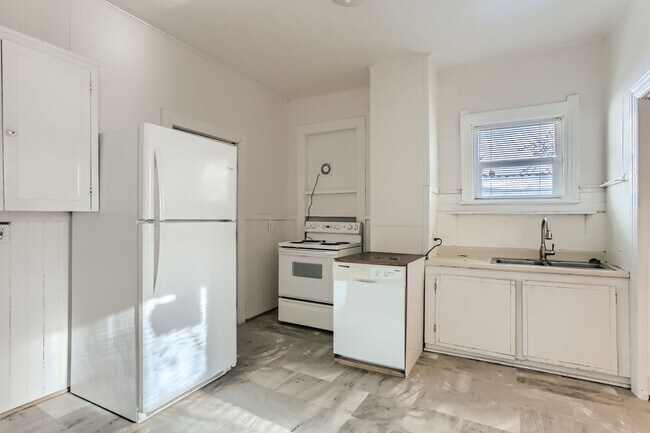 Building Photo - 800 20th Ave