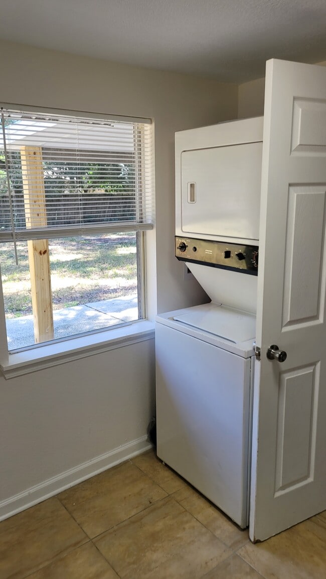 Building Photo - 12 Concordia Blvd