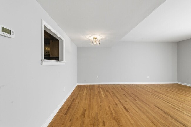 Building Photo - Charming 2-Bedroom Home with Hardwood Floors in North Highland Park