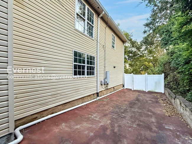 Building Photo - 1627 26th Ave S