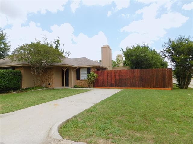 Building Photo - 9258 Burbank Dr