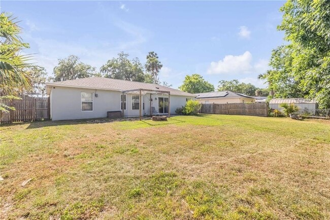 Building Photo - 2713 Needle Palm Dr