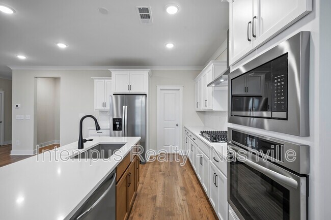 Building Photo - 704 Conifer Dr