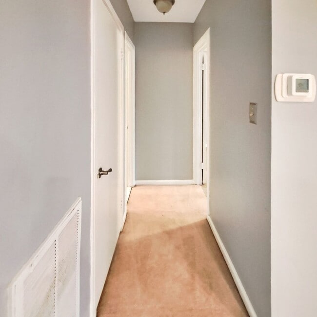 Building Photo - 10244 Prince Pl