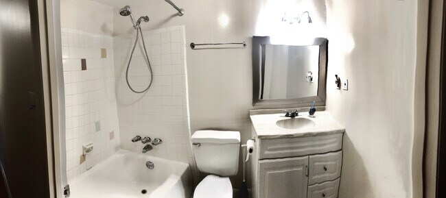 Building Photo - 125 Clubhouse Dr SW