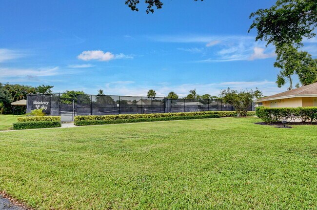 Building Photo - 2925 Riviera Dr