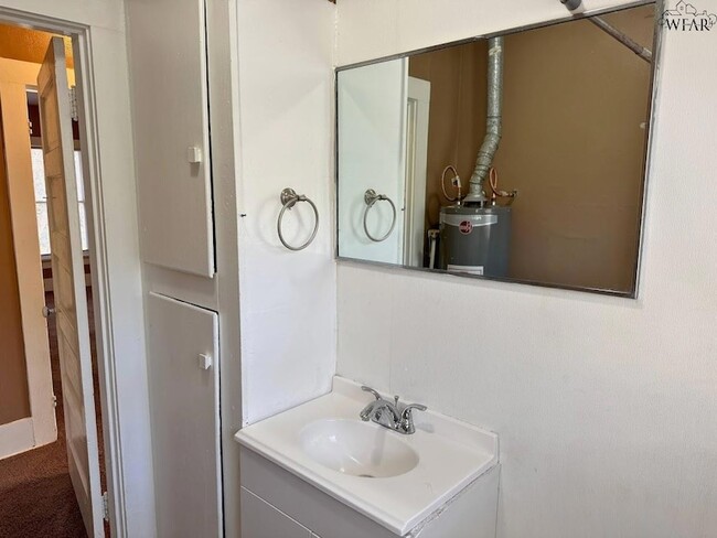 Building Photo - 1604 Britain St