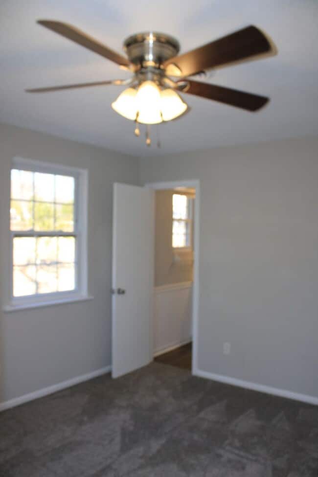 Building Photo - Awesomely Located 3 bedroom 2 bath Available!