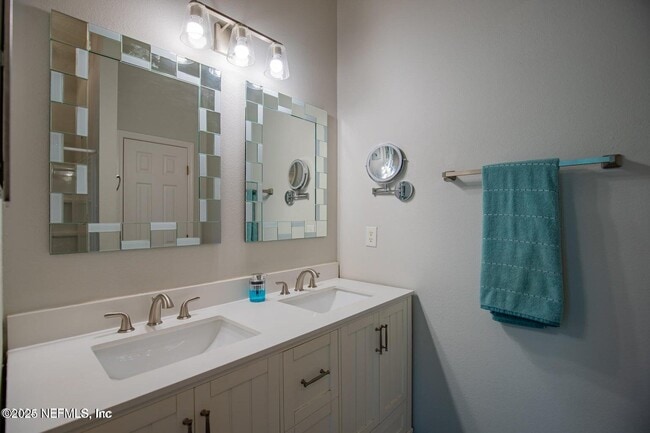 Building Photo - 721 Crystal Way