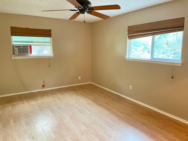 Building Photo - 9011 Sawtooth Ln