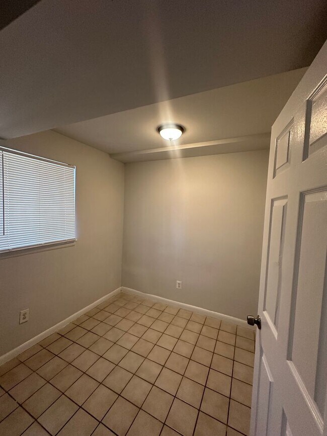 Building Photo - 1911 W Baltimore St