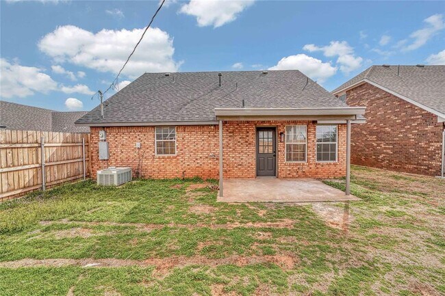 Building Photo - 2805 Shiloh Ln