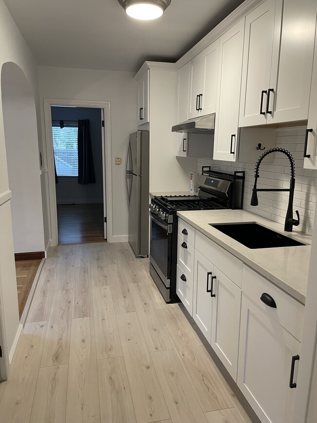 kitchen - 205 Anita Rd