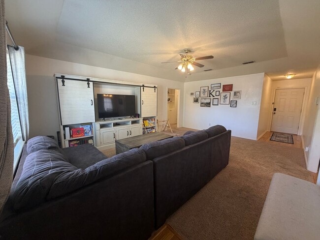 Building Photo - 3BED/2BATH/1 CAR GARAGE: AVAILABLE JUNE 15TH IN LISD!!