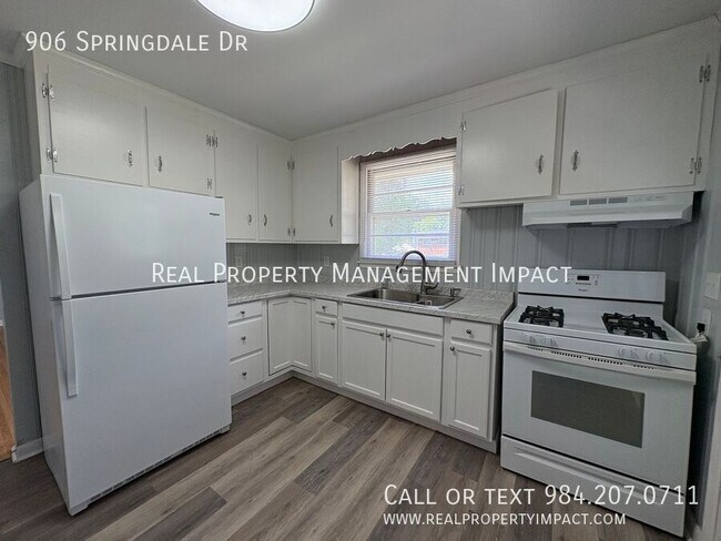 Building Photo - 906 Springdale Dr