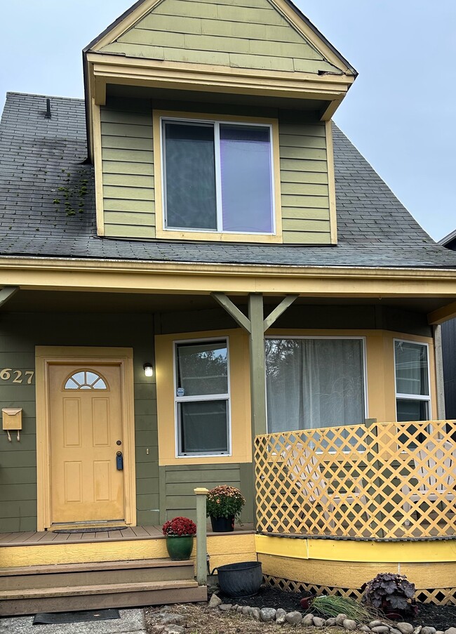 Building Photo - 627 N Prospect St