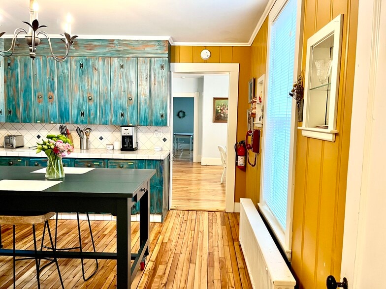 Building Photo - 33 W Elm St