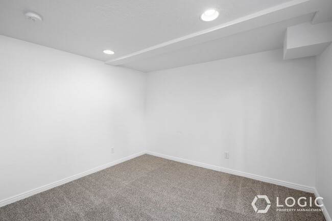 Building Photo - Gorgeous Home in SLC!