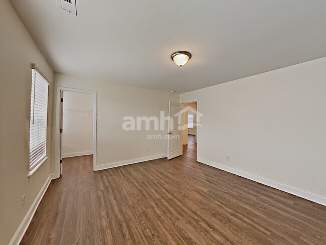 Building Photo - 445 Charity Ln