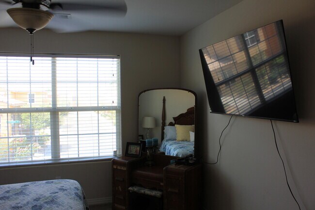 Building Photo - 52082 Rosewood Ln