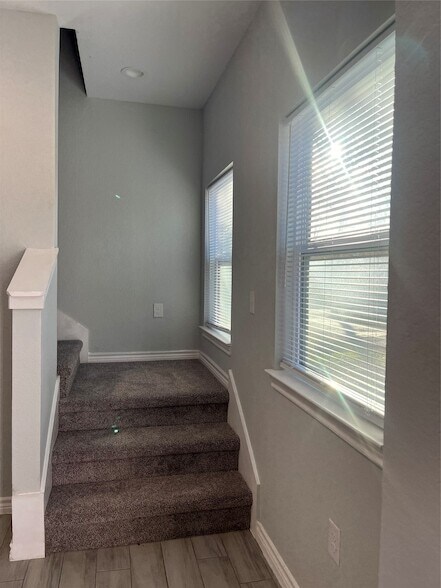 Building Photo - 10978 Maywood St