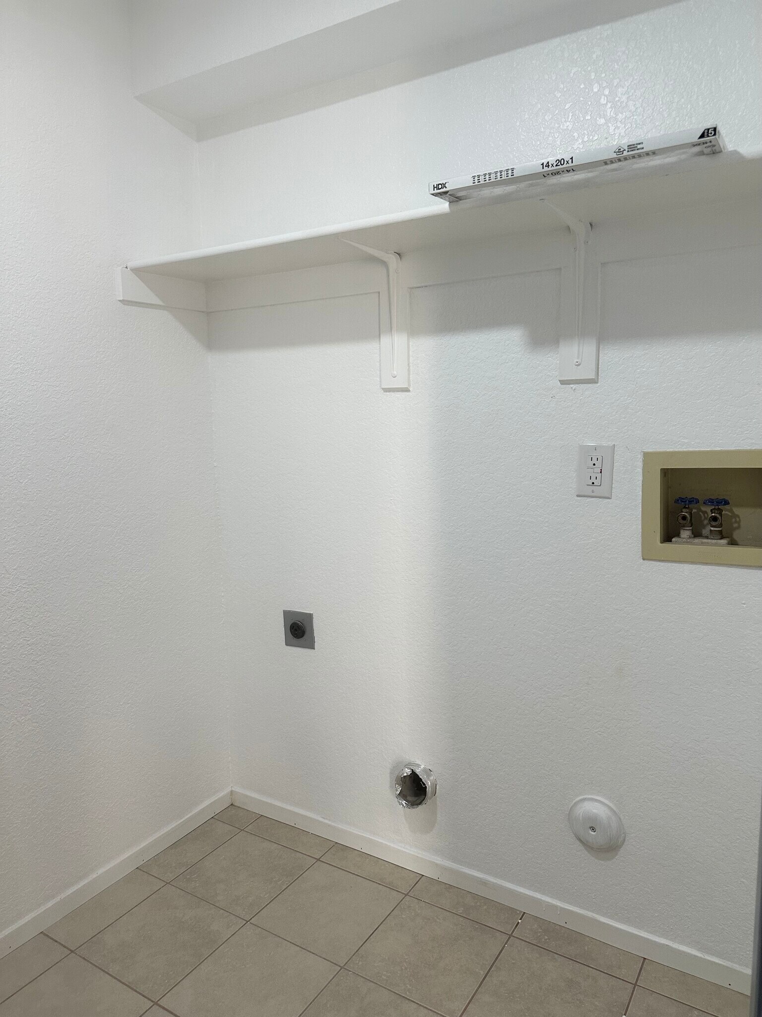 Building Photo - 3661 La Mancha Pl
