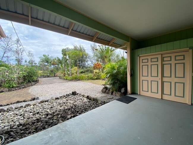 Building Photo - 3/2 In The Hawaiian Paradise Park Sunbelt!