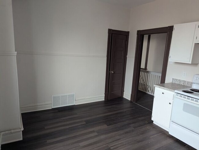 Building Photo - Corner Lot, Huge Rooms, Fully Renovated, H...