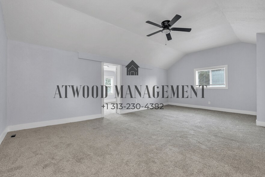 Building Photo - 8693 Woodlawn Ave