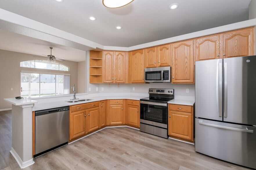 Building Photo - 3720 Hollow Wood Dr