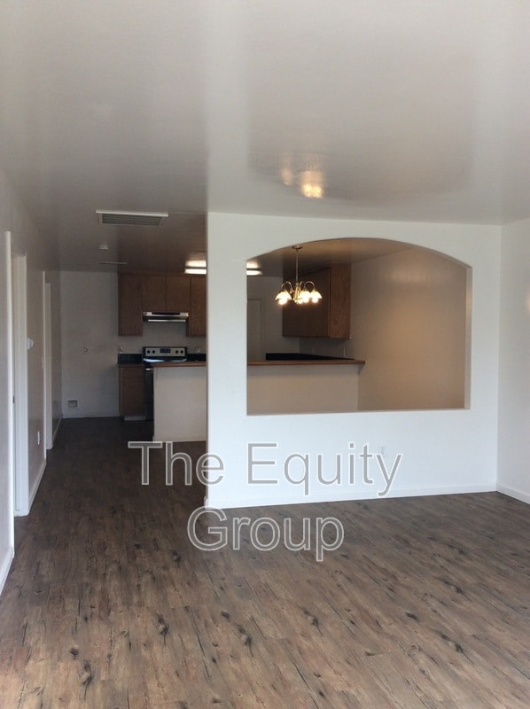 Building Photo - 437 N Park St