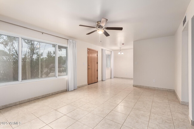 Building Photo - 1122 E Marny Rd