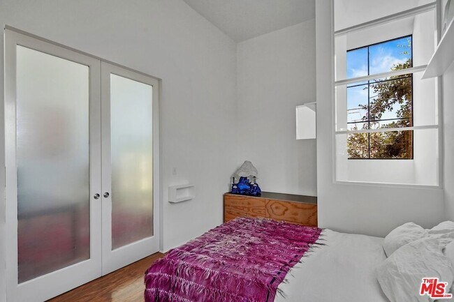 Building Photo - 2311 Louella Ave