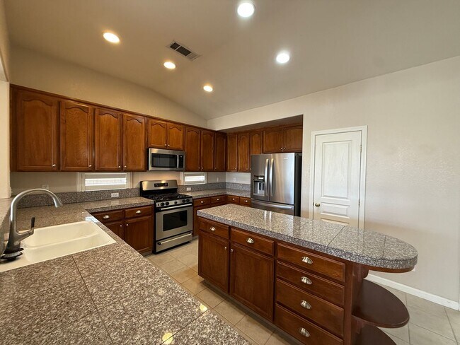 Building Photo - Single story home located in desirable northwest Modesto neighborhood!